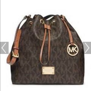 AUTHENTIC nwt large Michael Kors drawstring bag.
